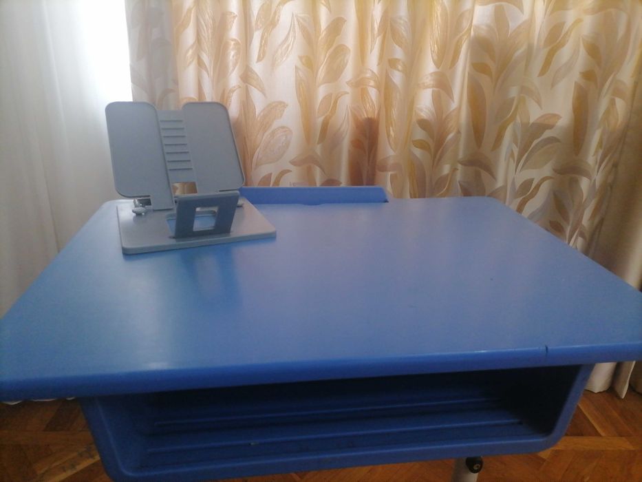 Парта со стулом  для младше класников