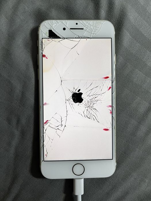 Продам Айфон 5s , 7