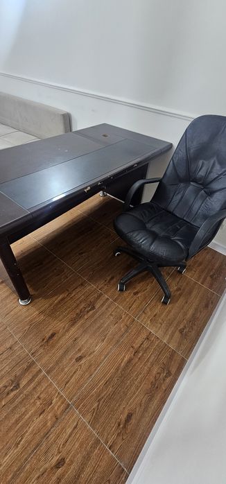 Продам офисный стол с креслом за 15.000