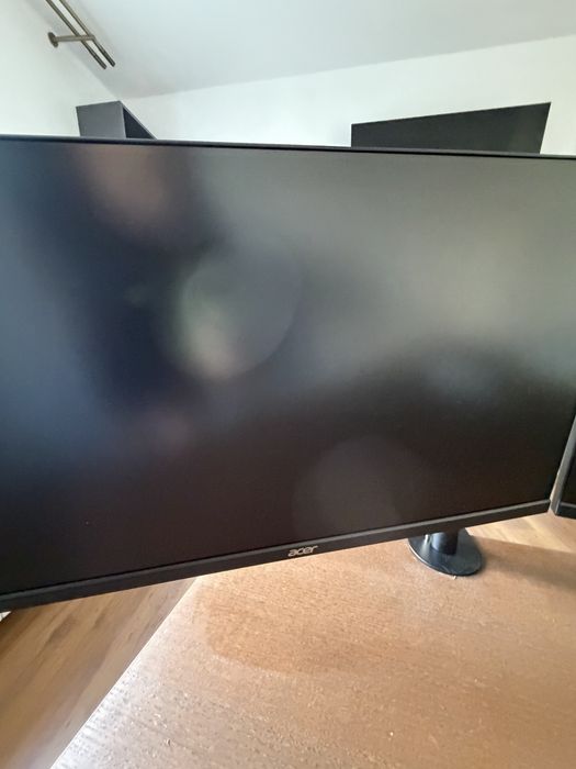 2 monitoare Acer + suport monitoare