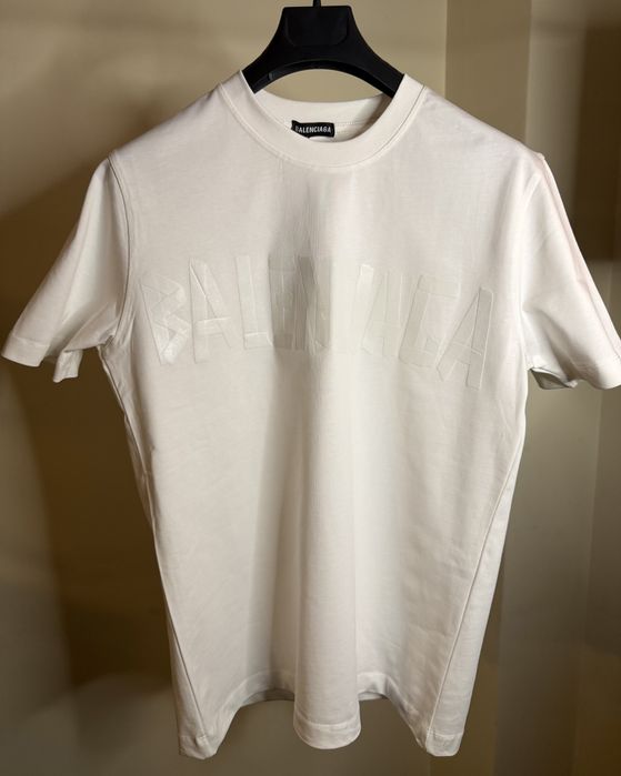 Noua colecție de tricouri Louis Vuitton, Balenciaga, Hugo