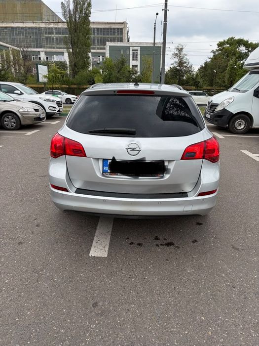 Opel Astra J Sports Tourer, an 2011,