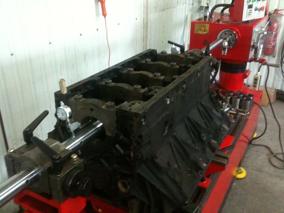 Расточка и ремонт шеек блока двигателей