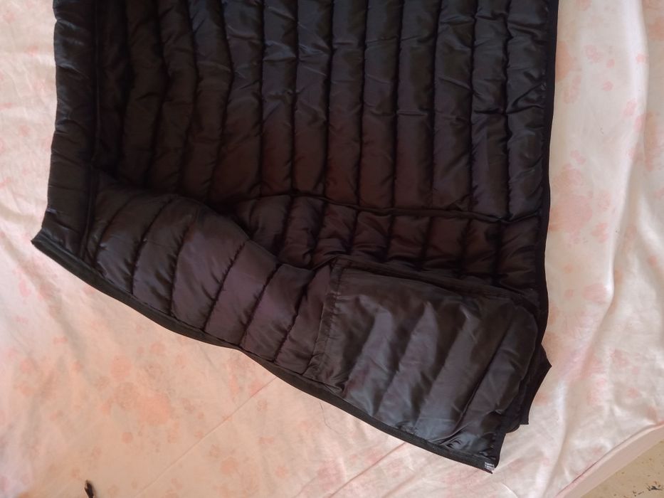 Продам ветровку.