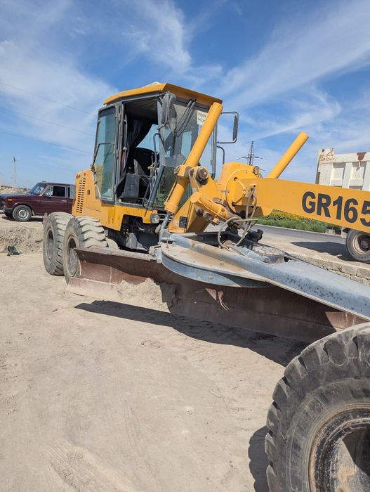 Avtogreyder XCMG GR165