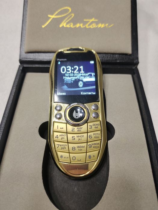 Телефон - оригинальный дизайн.