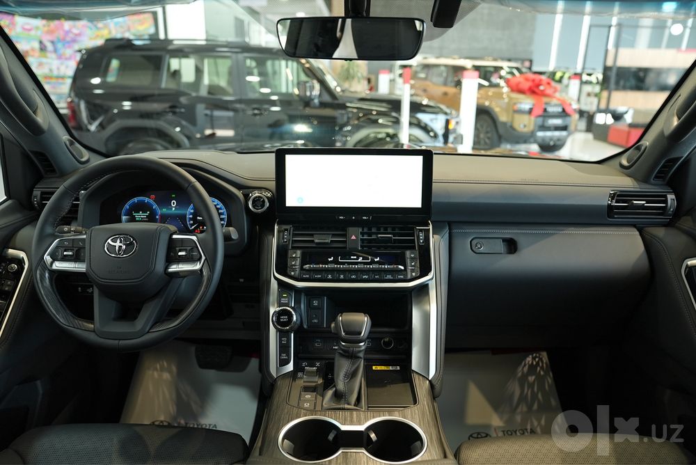 Toyota Land Cruiser 300 hybrid