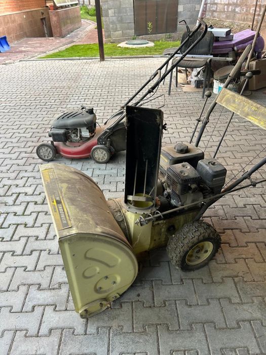 Продается снегоуборщик в хорошем состояний