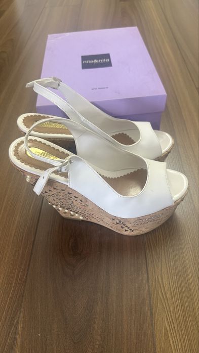 Продам обувь женскую