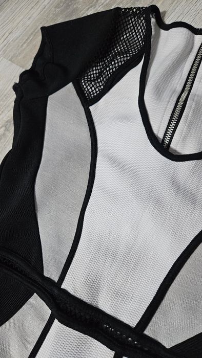 Черно бяла рокля- S размер