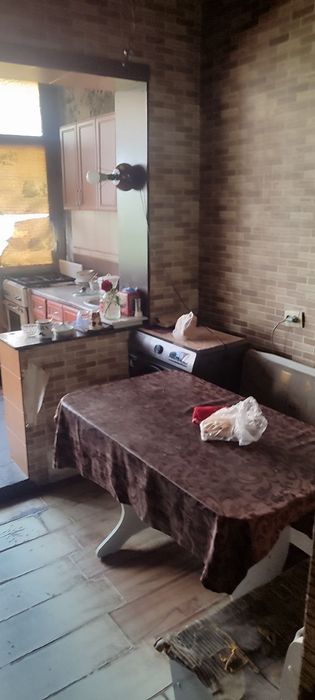 Продаю квартиру на Юнусабаде-16 3/5/5 балкон 2/6 не торец
