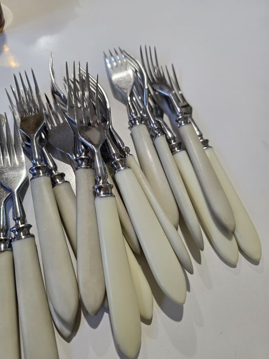 Прибори за хранене