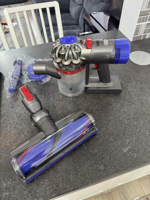 Aspirator Dyson V8