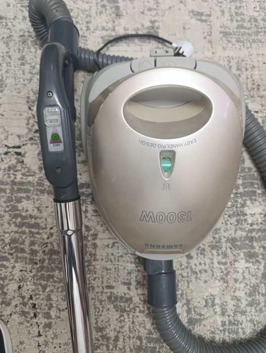 Пылесосы в отличном состоянии.. ручное управление .вентилятр