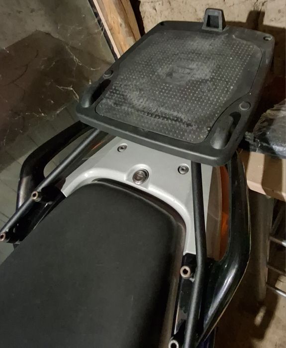 Куфар Givi със стойка за  Honda CBF