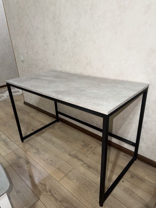 Продам стол в отличном состоянии