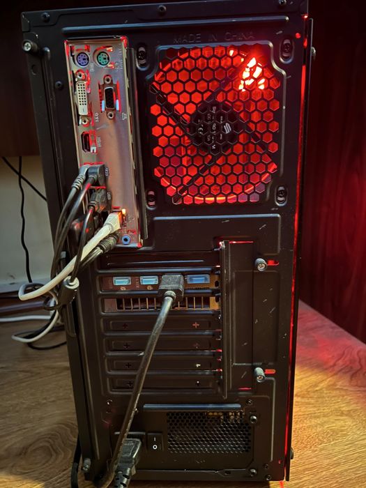 PC Gaming Ryzen 5 1600, RX 570 8GB, 16GB DDR4, SSD+HDD + Monitor 24"