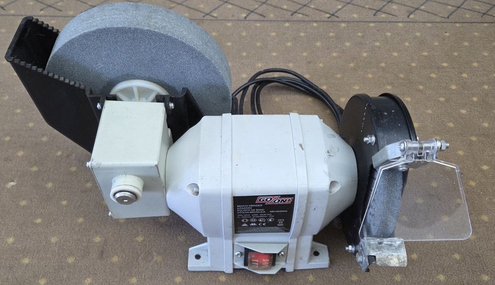 Polizor de banc cu polizare umeda