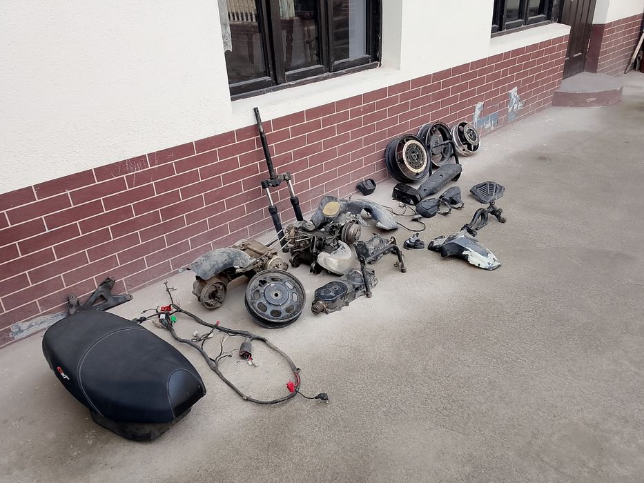 Skuter lar uchun zapchastlar bor