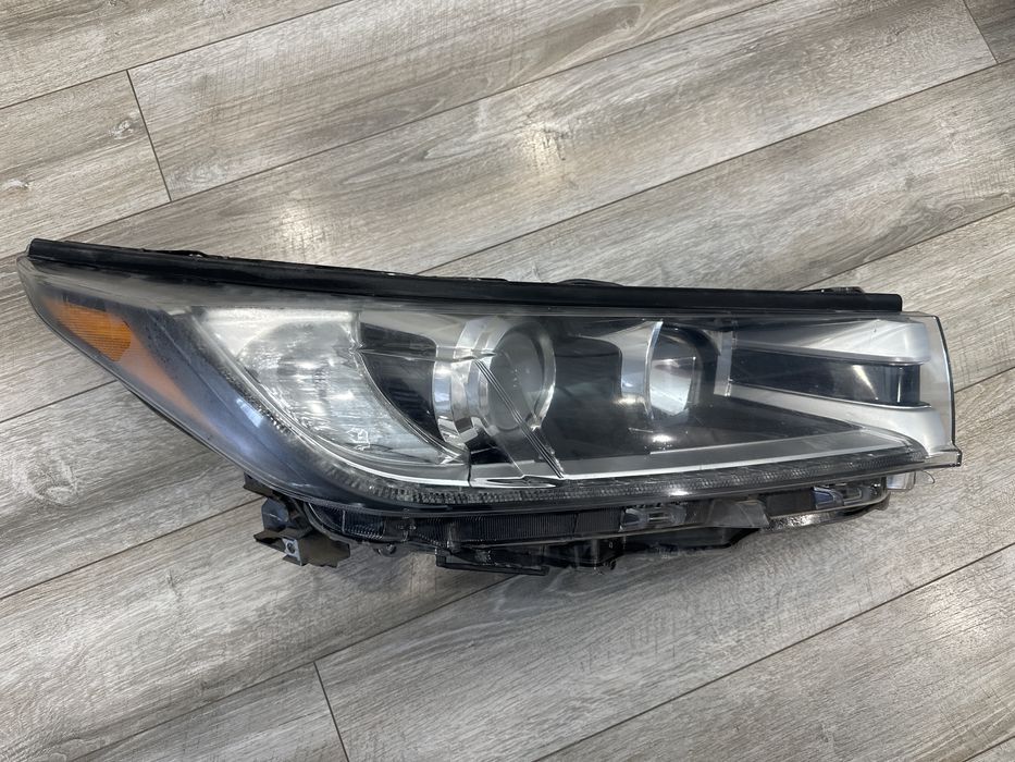 Фары на TOYOTA HIGHLANDER 2018 г. оригинал