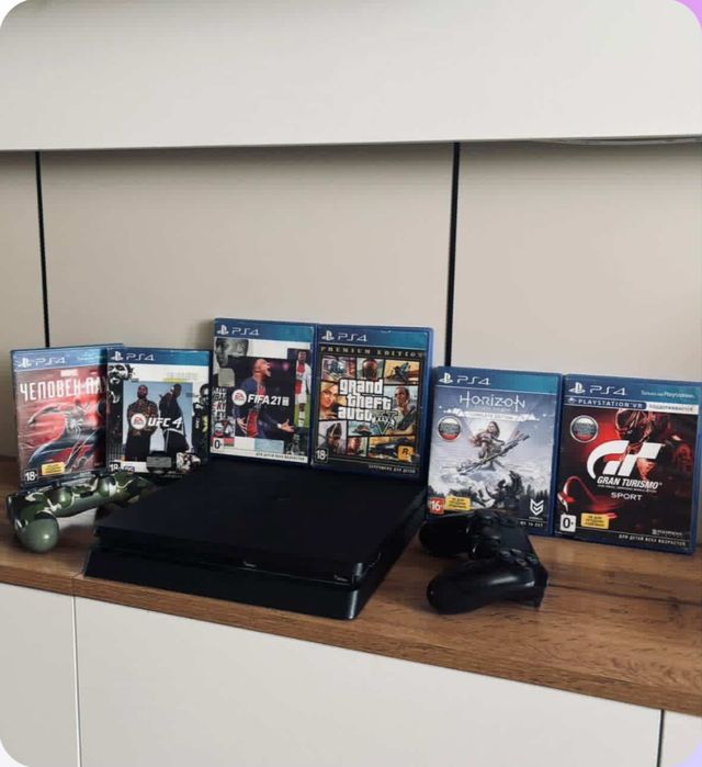Playstation 4 slim