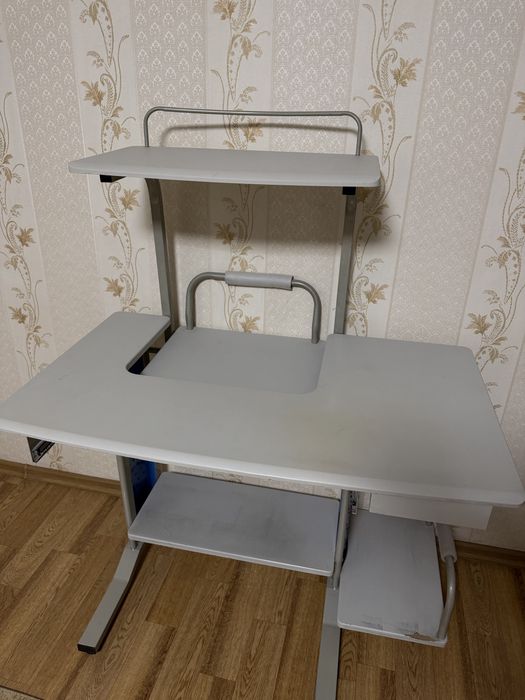 Продам компьютерный стол