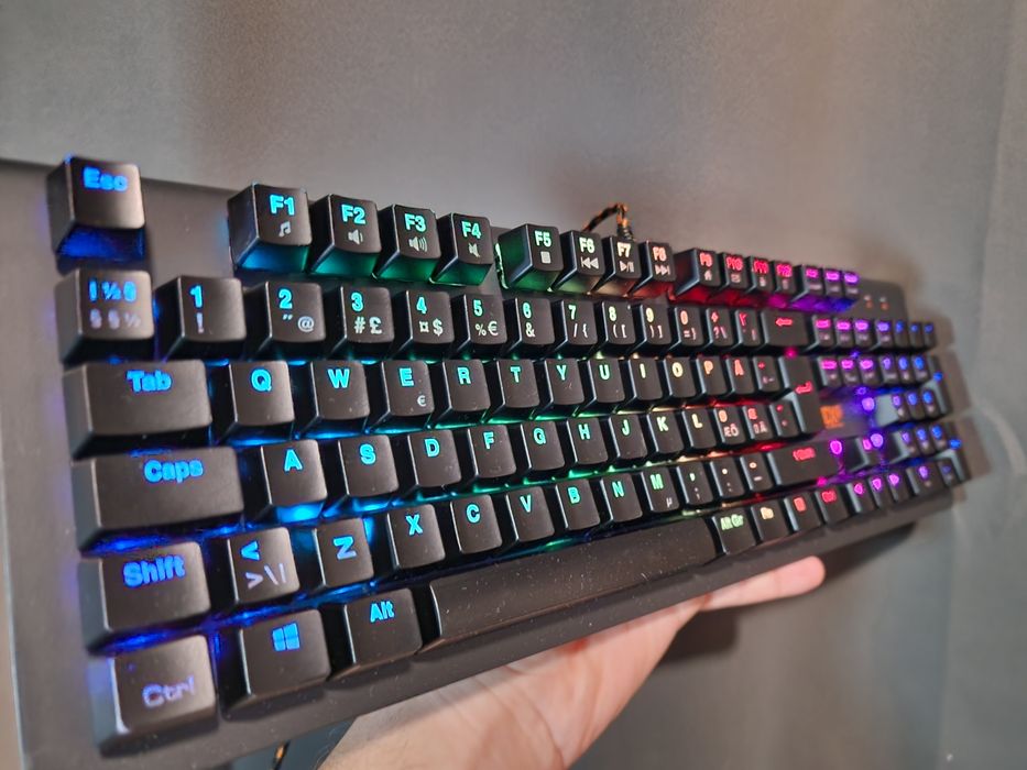 Tastatură mecanică ADX Optical Mechanical – switch-uri maro