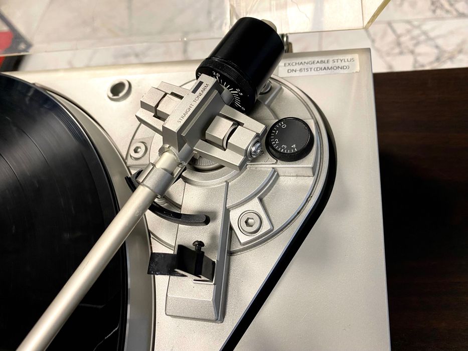 Много добър грамофон Onkyo