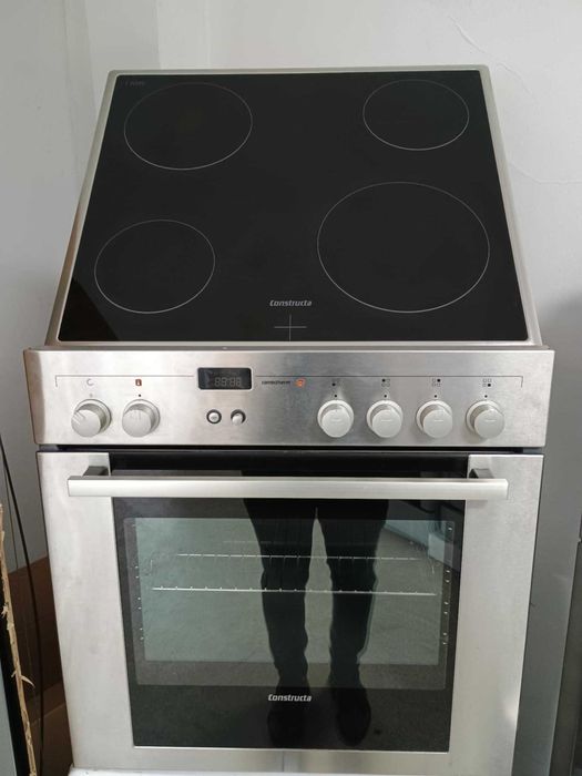 Koмплект Фурна за вграждане с котлони 4 зони Constructa 66 л