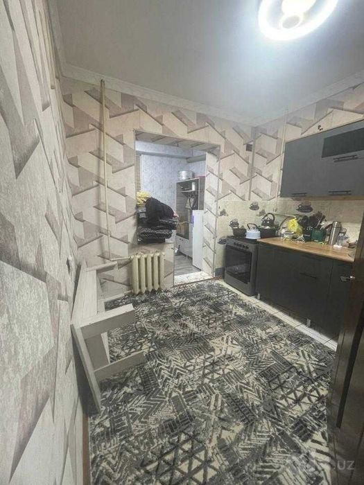 Olmaliqda 3 xonali uy sotiladi