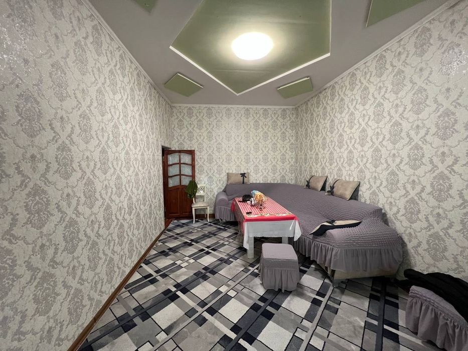 Сдается 2х комнатная квартира 
С обстановкой 
В горде Алмалыке