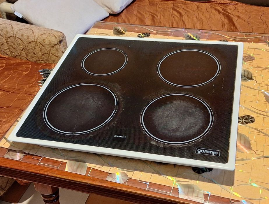 Готварска печка с керамичен плот за вграждане Gorenje