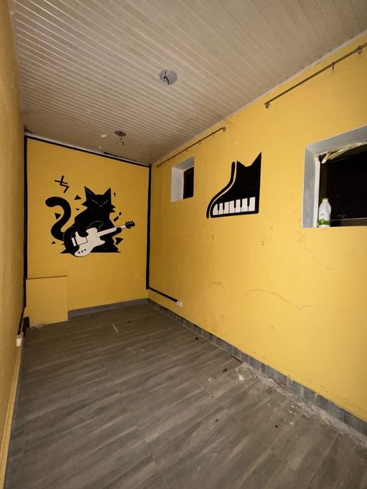 Яккасарай. Жуманджи. Пед институт .5 комнатный помещение Цокольный!