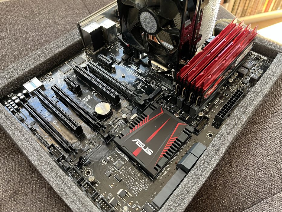 ASUS Z97 PRO GAMER + i7-4790K + 16GB DDR3 2400 G.Skill