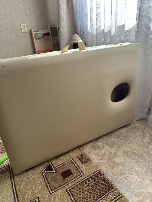 Кушетка с выемкой для лица