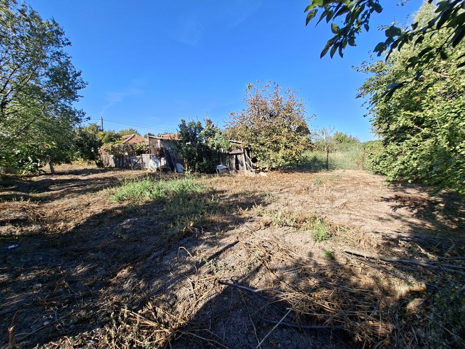 Casă bătrânească + teren de vânzare sat Cioceni, jud. Prahova