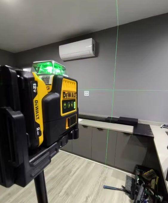 Dewalt laser + Acumulator si Incarcator