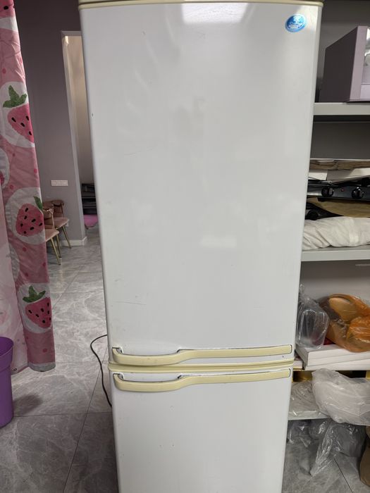 Холодильник с морозилкой