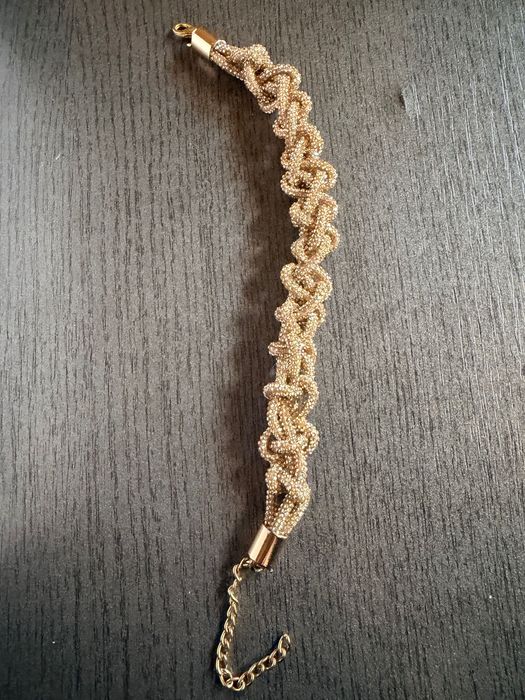 Brățară aurie handmade realizată de mine din șnur cu strasuri
