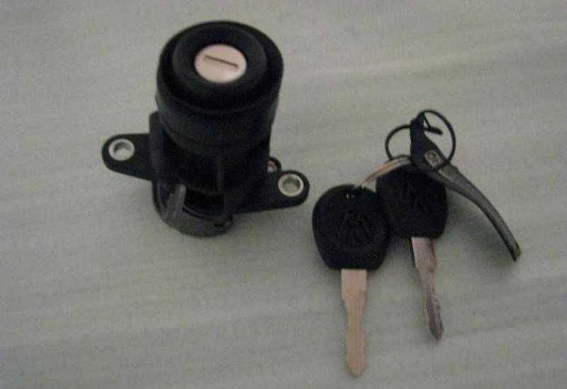 Замок, навес багажника, петли капота гольф пассат венто ауди