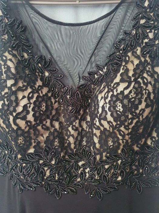 Rochie elegantă neagră cu broderie