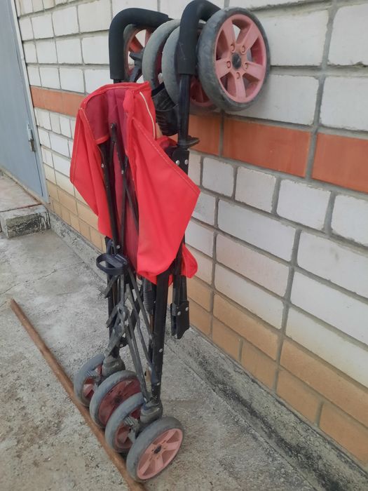 Детская коляска, крепкая, складывается