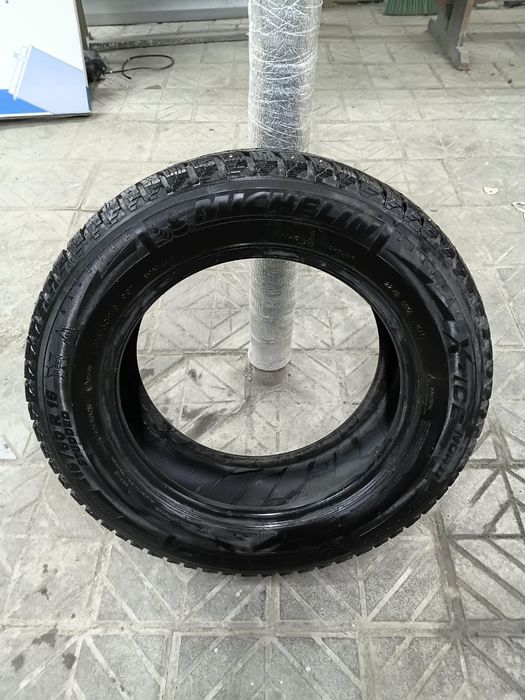Продам зимнюю шипованную резину Michelin X-Ice North .