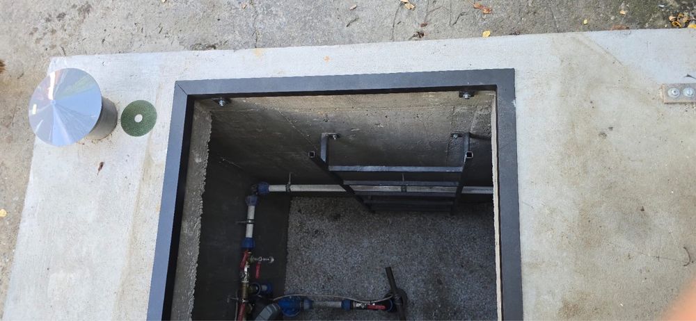 Capace metalice pentru beci/pivniță + scări metalice robuste