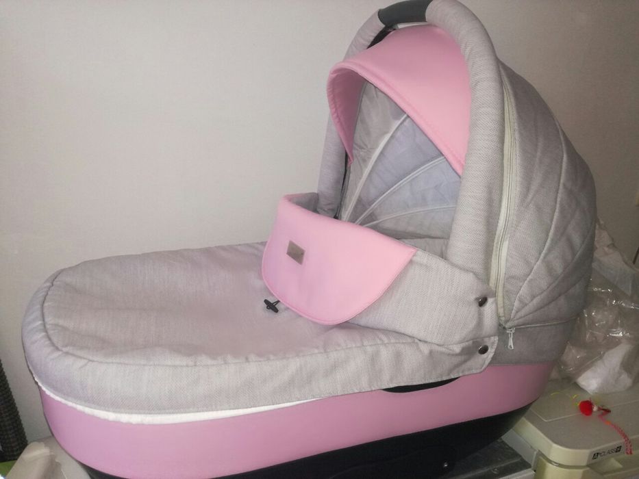 Продава бебешка количка