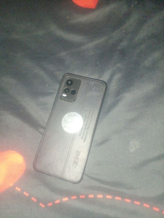 Vivo y21 holati qoniqarli ekranida chiziq ketgan