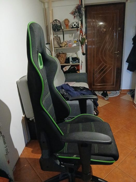 Vând scaun de gaming
