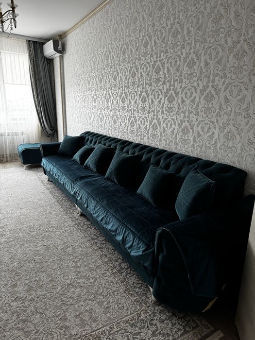 Продам диван. 4 метра. В отличном состоянии.