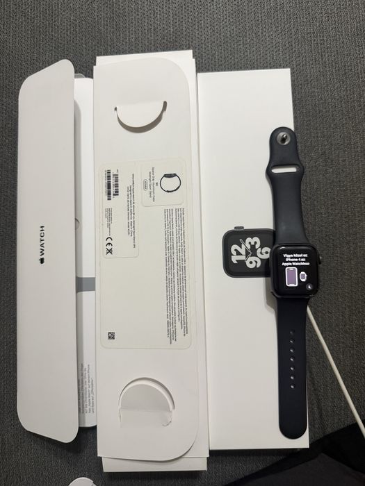 Apple Watch SE ,40 mm ,GPS ,Aluminium Balck Sport B