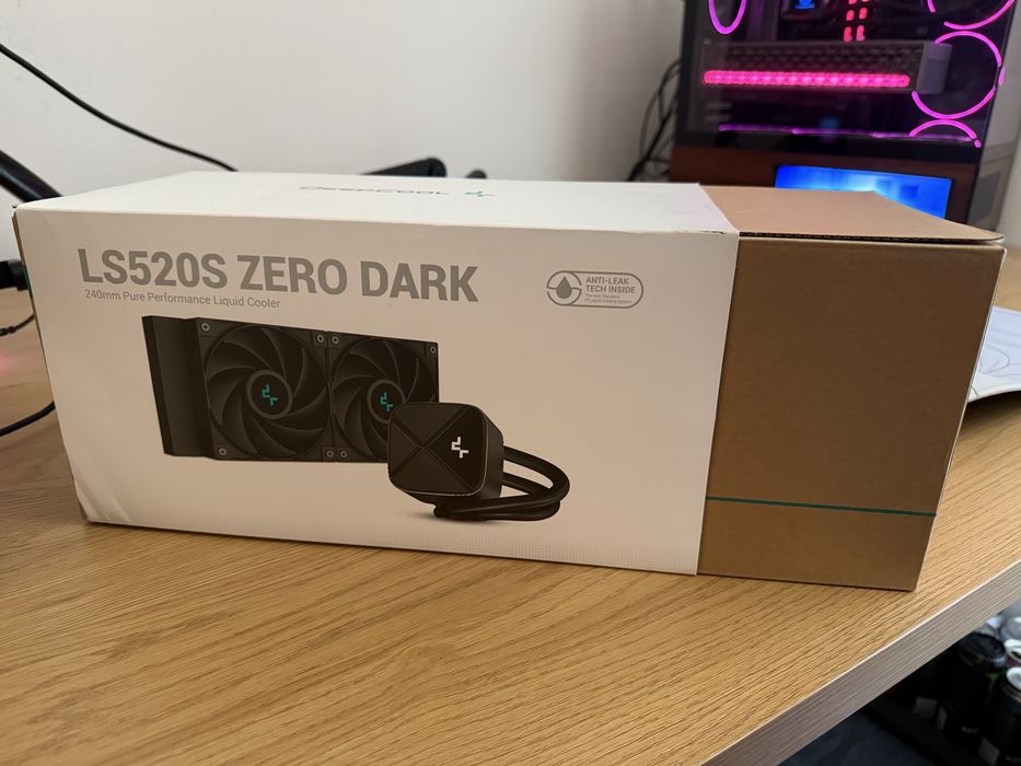 Водно охлаждане Deepcool LS520S Zero Dark. 240mm